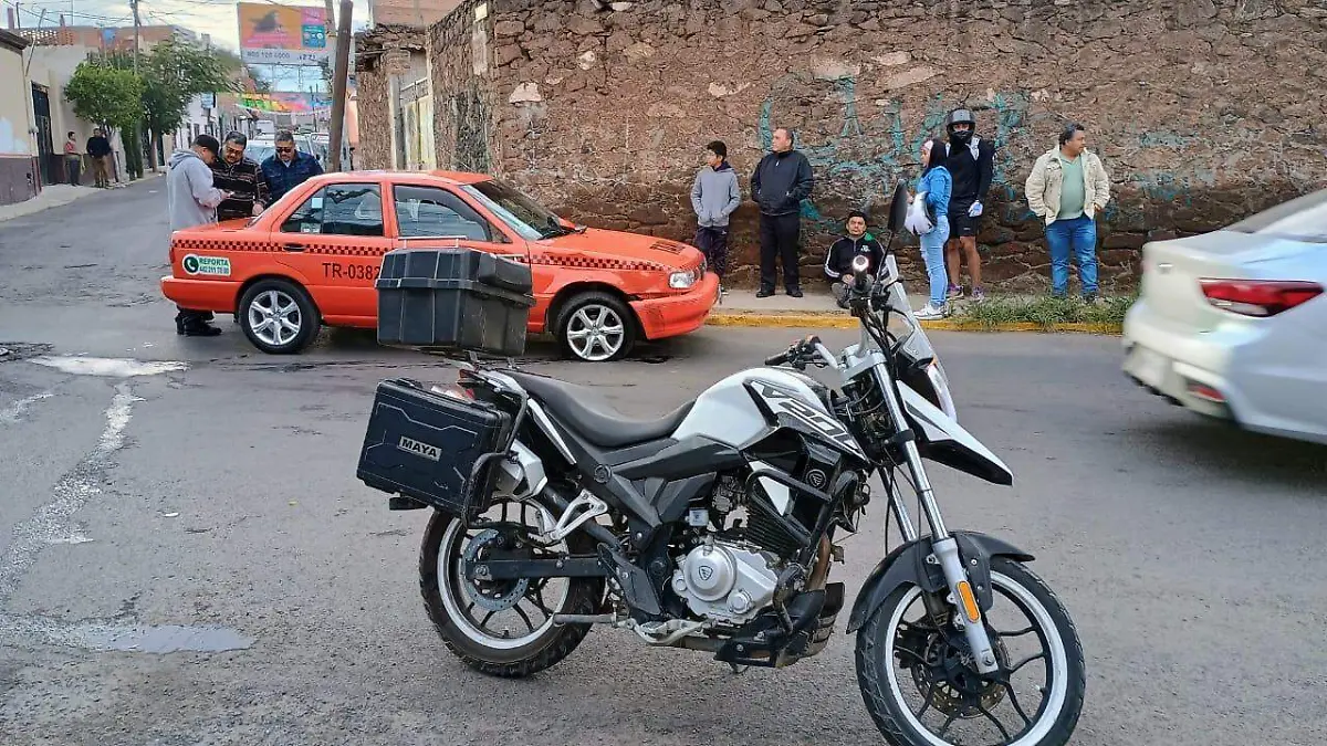 Taxi y moto